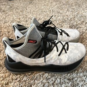 Under Armour SC 3 Zero II basketball shoes size 6Y